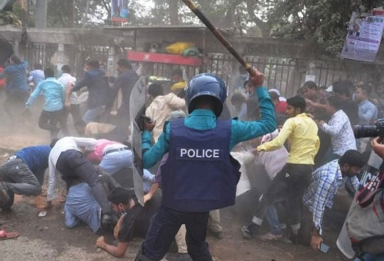 প্রেসক্লাব এলাকা রণক্ষেত্র